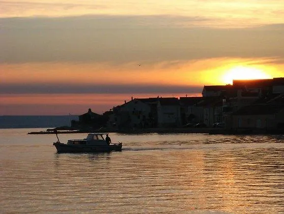 アパート Zelencic カリ